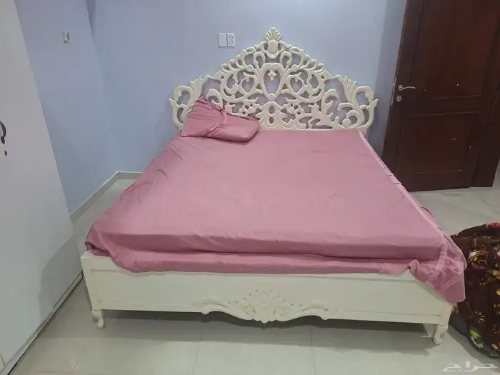 سرير مع مرتبه مع دولاب مع تسريحه مع بف مع كومدينو 2