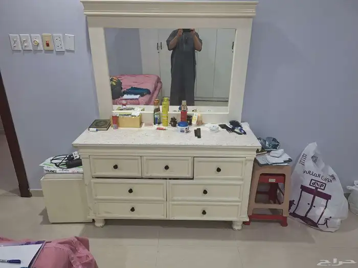 سرير مع مرتبه مع دولاب مع تسريحه مع بف مع كومدينو 5