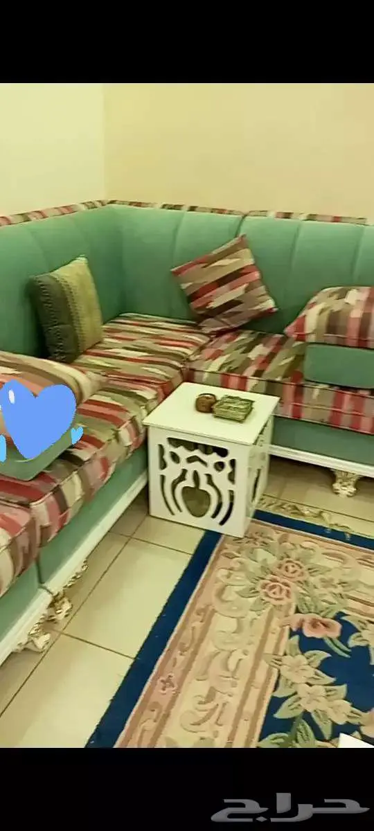 للبيع اطقم كنب اخضر و احمر سليم نظيف 0