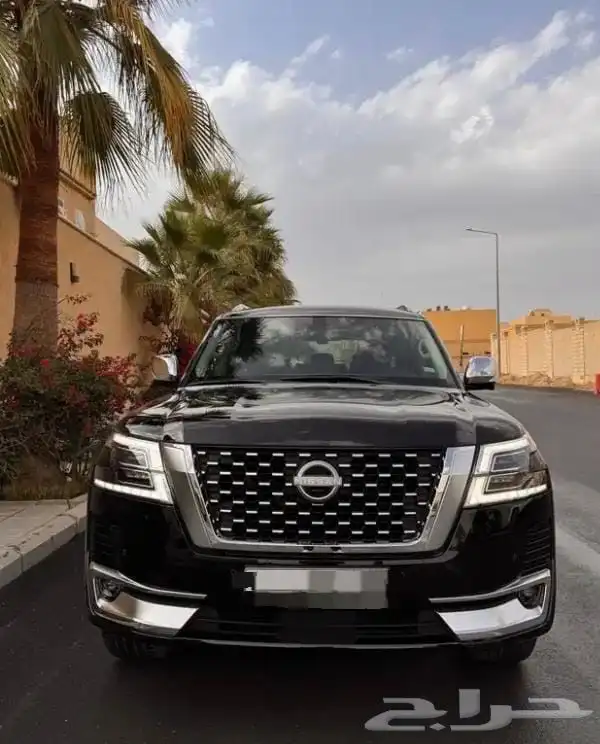 نيسان باترول بلاتينيوم موديل 2023 خليجي موجودة بدبي 1