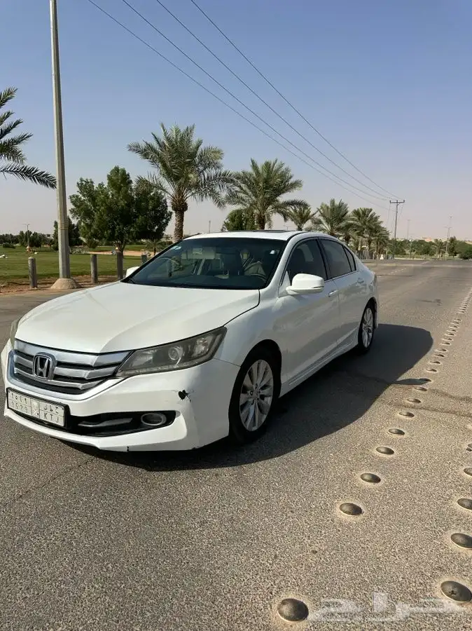 للبيع هوندا أكورد 2015 13