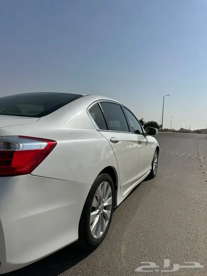 للبيع هوندا أكورد 2015 8
