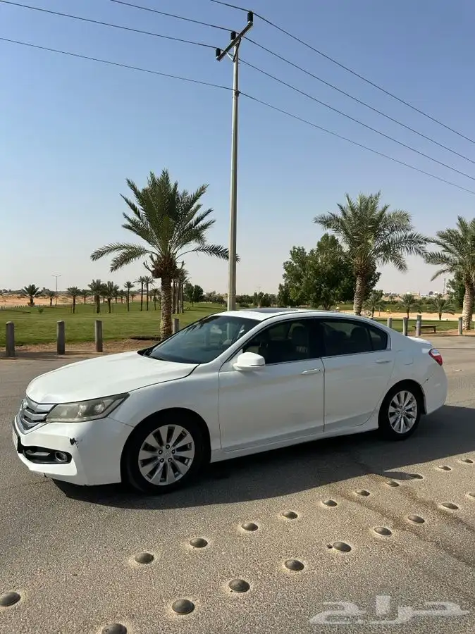 للبيع هوندا أكورد 2015 4