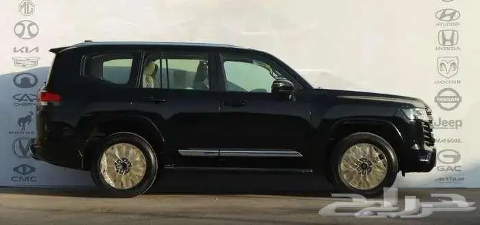 لاندكروزر L3 موديل 2025 اسود و مادي بنزين 4