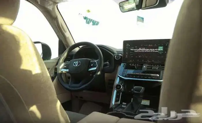 لاندكروزر L3 موديل 2025 اسود و مادي بنزين 12