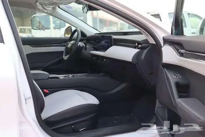 فورد تورس امبيانتي 2025 12