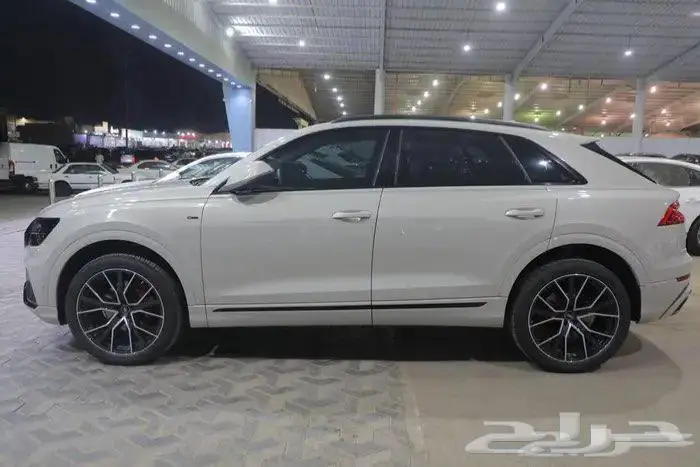 اودي Q8 فل كامل SLine بانوراما جلد ستة سلندر موديل 2022 3