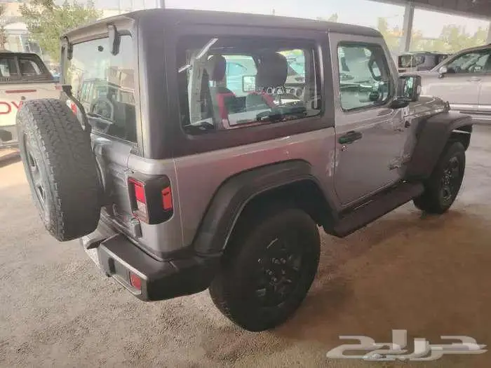 جيب رنجلر سبورت مستعملة موديل 2020 بنزين حبه فقط لون فضي 5