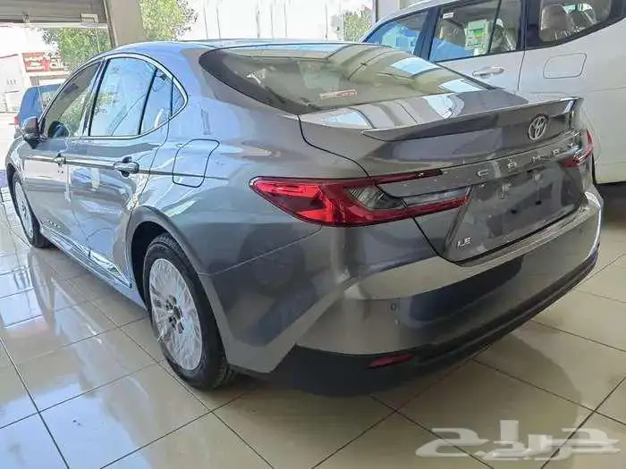 تويوتا كامري LE بنزين 2025 1