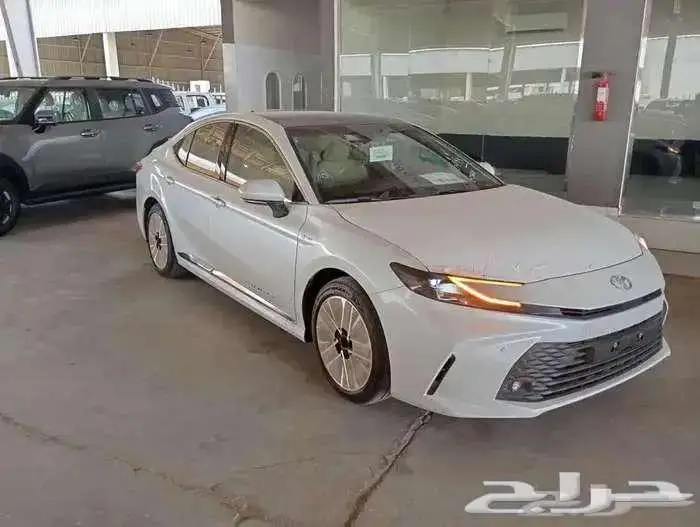 تويوتا كامري LE هايبرد 5