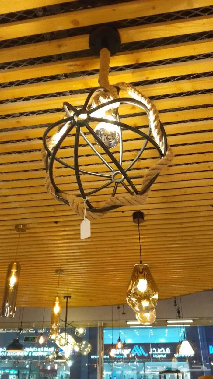 تصفية كبرى على الثريات والإضاءات   كل قطعة فقط ب79 ريال 4