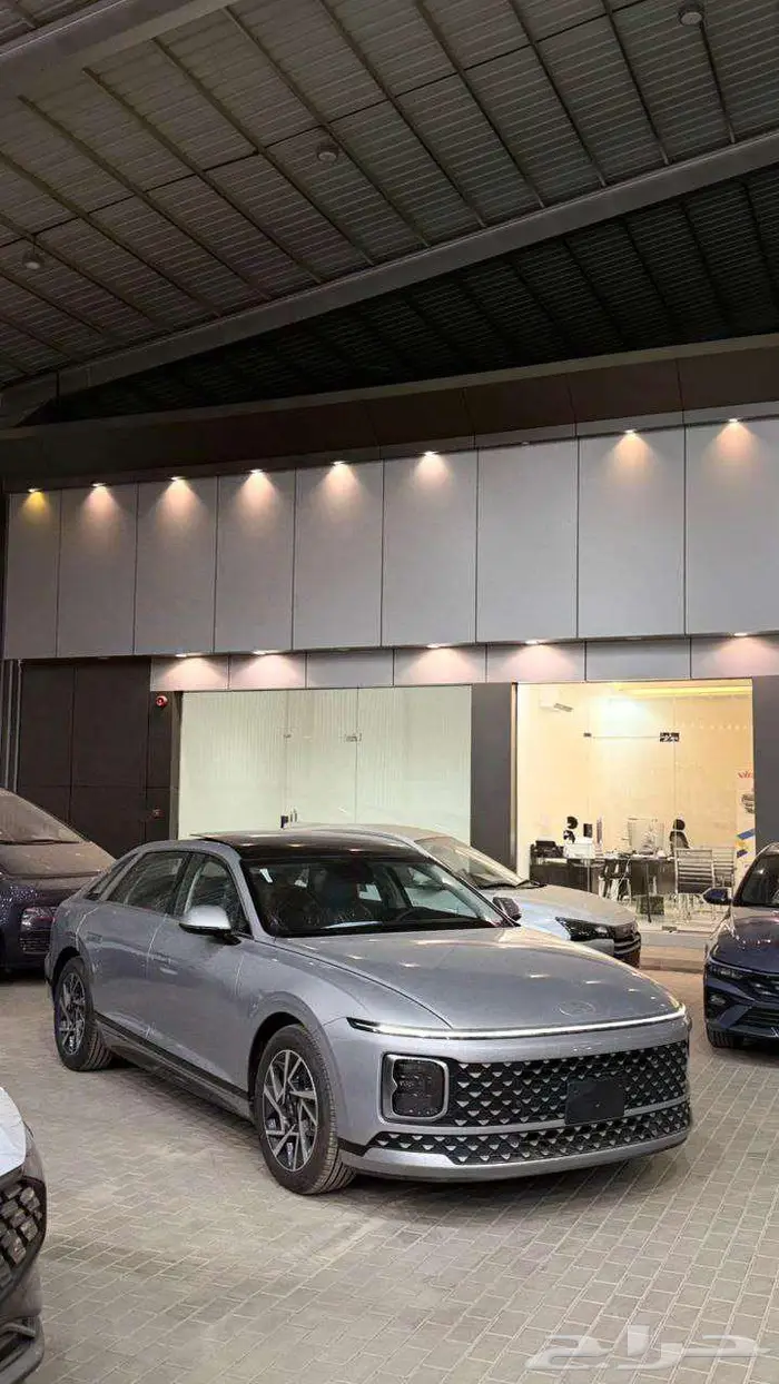 هيونداي ازيرا وعلان صيانةمجانية لدى احدث السيارات2025 1
