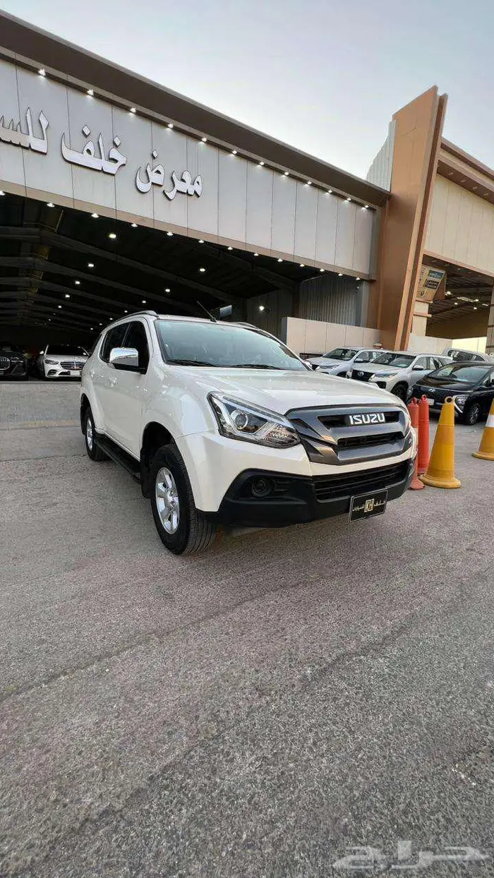ايسوزو MUX موديل 2022- معرض خلف للسيارات 1