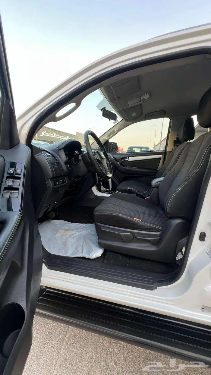 ايسوزو MUX موديل 2022- معرض خلف للسيارات 9
