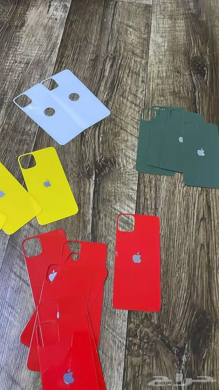 عندي خلفيات ليز ايفون عددها 32حبه م احتاجها اللي يبي ياخذها 1