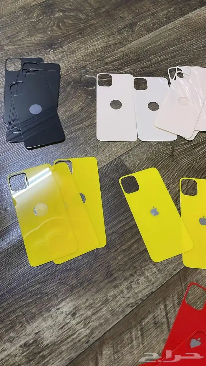 عندي خلفيات ليز ايفون عددها 32حبه م احتاجها اللي يبي ياخذها 0