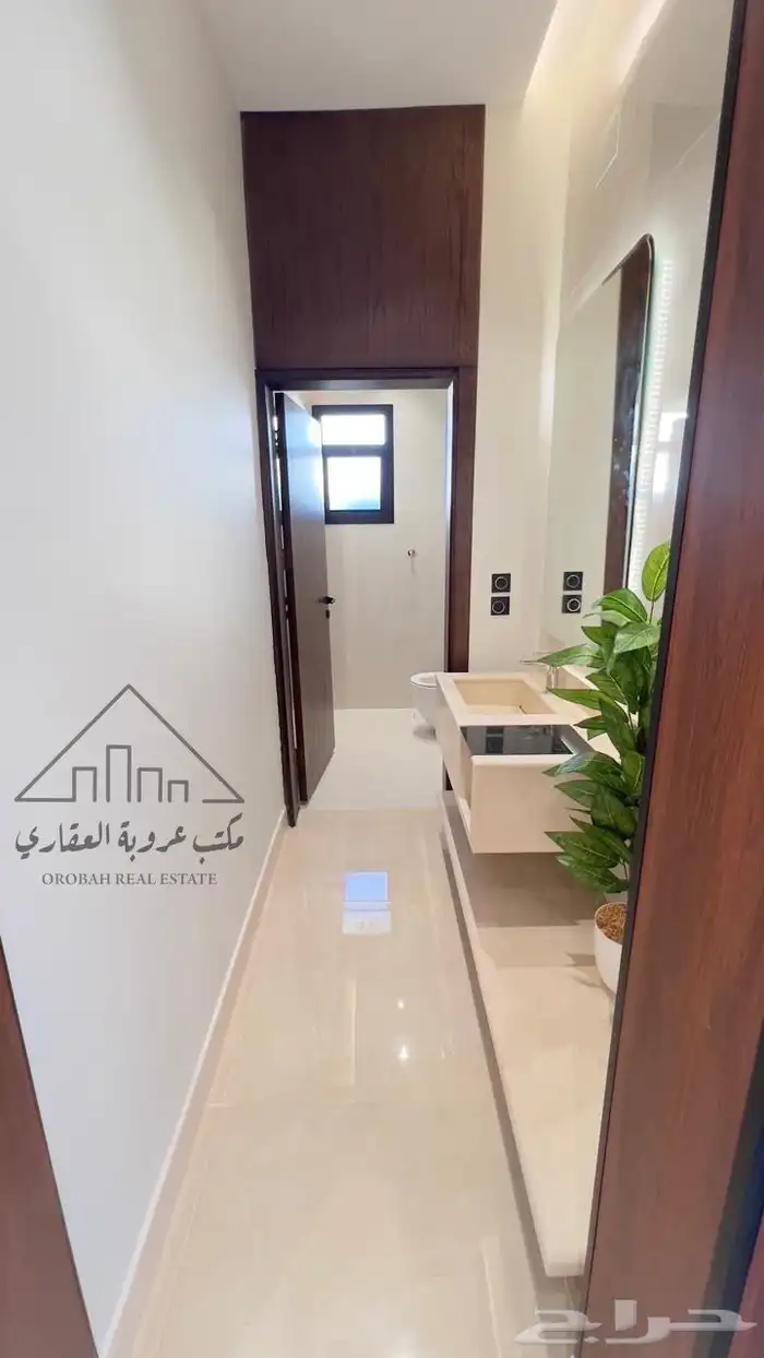 للبيع فيلا نص ارض دورين وسطح تمليك تبوك حي الفلاح 11