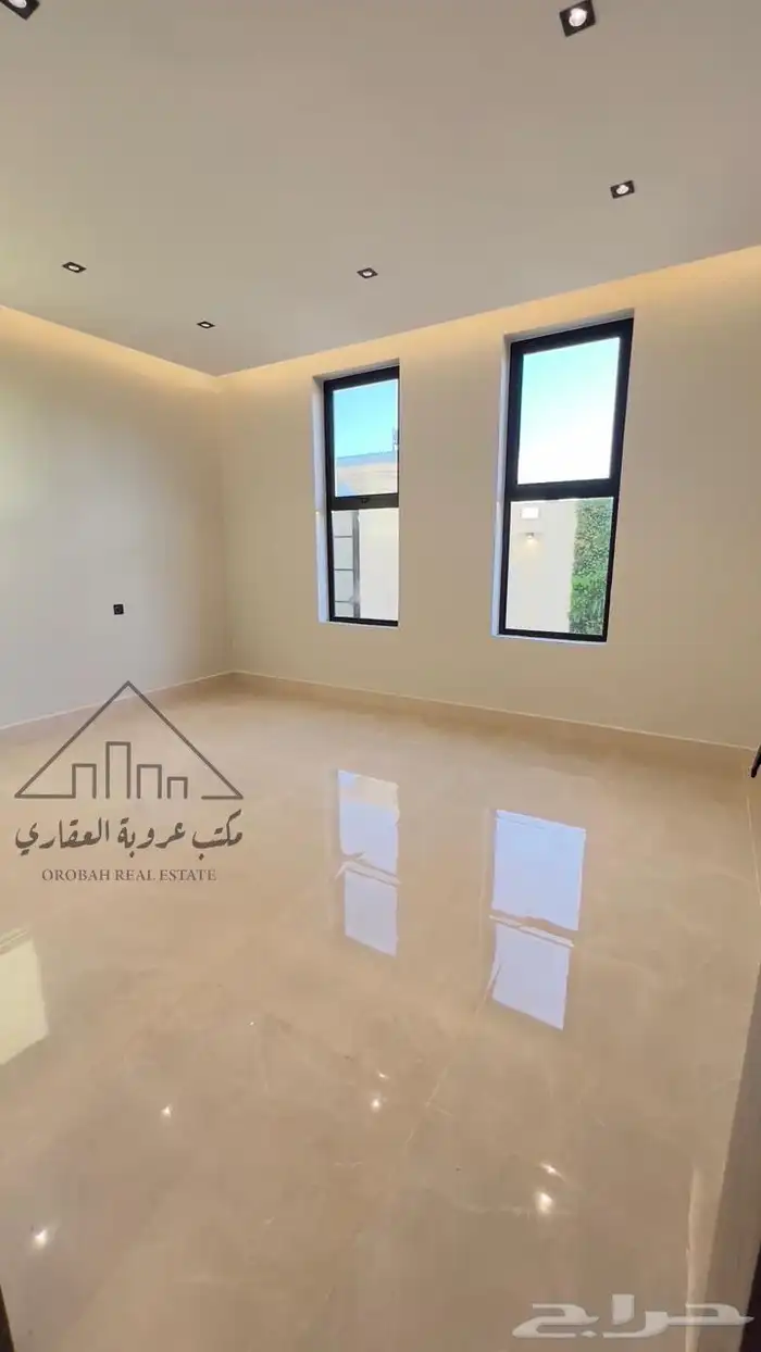 للبيع فيلا نص ارض دورين وسطح تمليك تبوك حي الفلاح 3