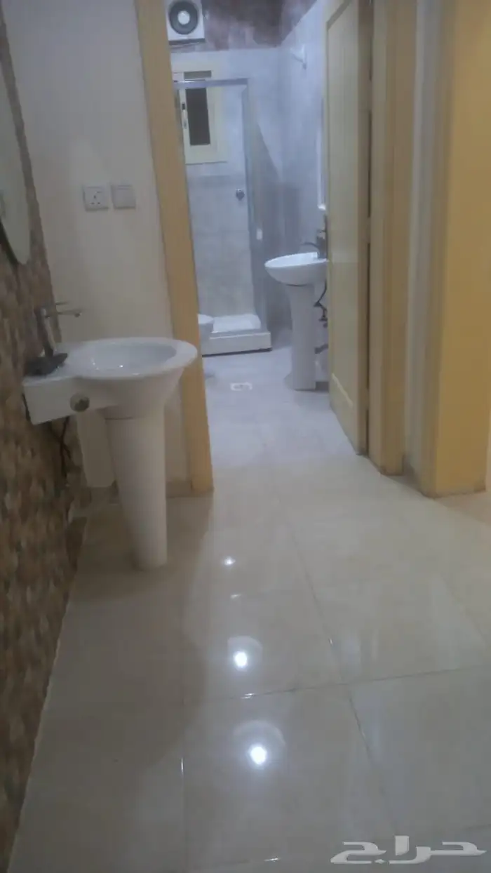 شقة للإيجار بحي الحمدانية مكونة من اربع غرف 4