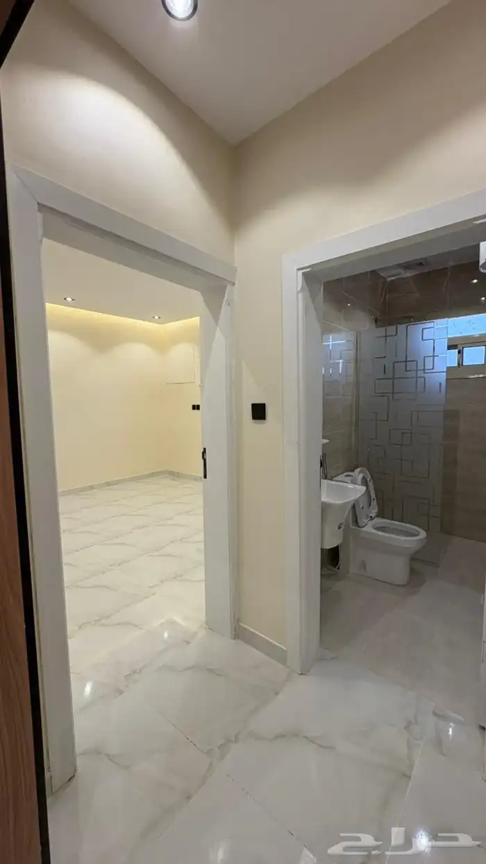 شقه ملحق مكونه من 6غرف وصاله وسيعه للبيع وسطح 2