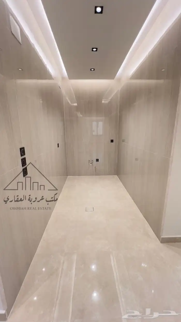 للبيع فيلا نص ارض دورين وسطح تمليك تبوك حي الفلاح 20