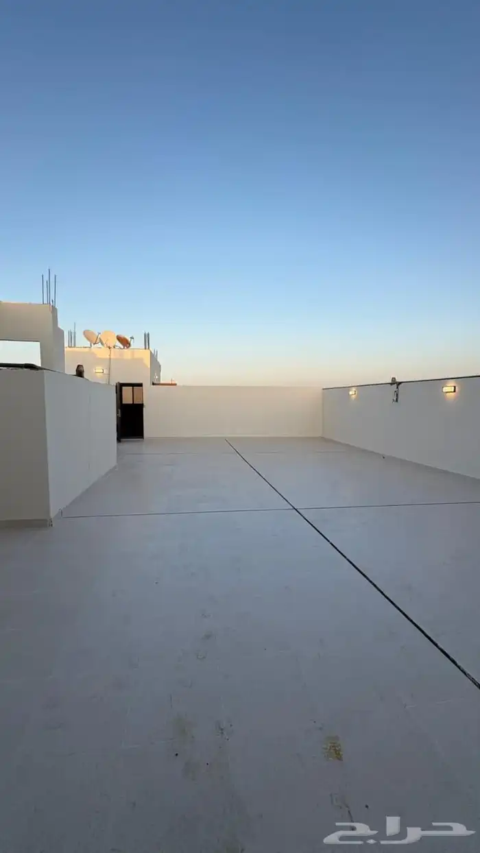 شقه ملحق مكونه من 6غرف وصاله وسيعه للبيع وسطح 15