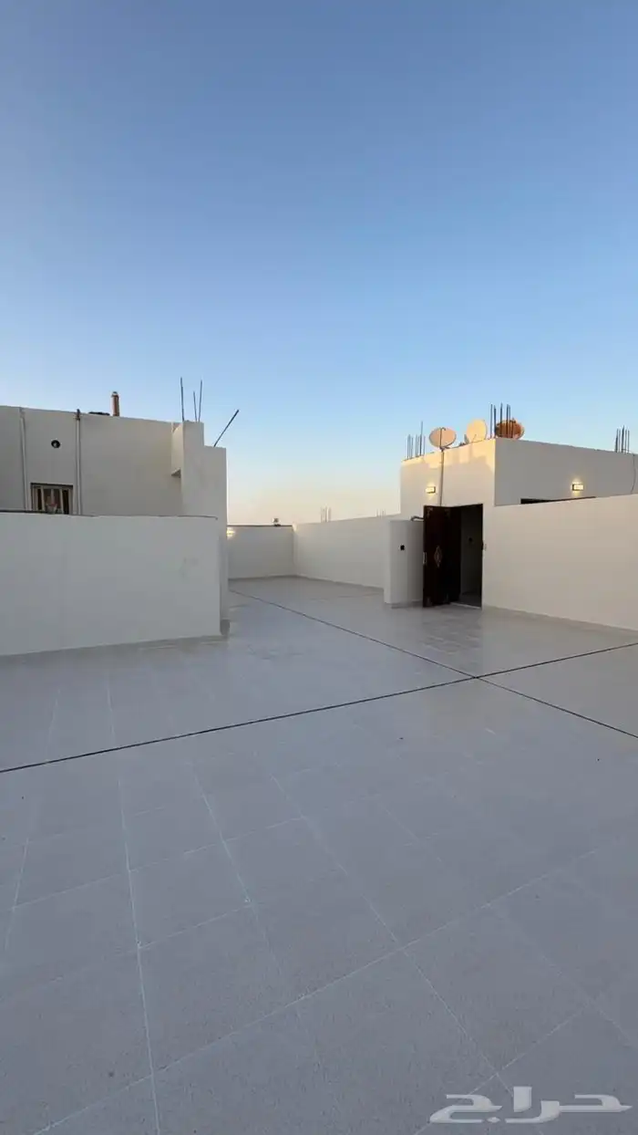 شقه ملحق مكونه من 6غرف وصاله وسيعه للبيع وسطح 16