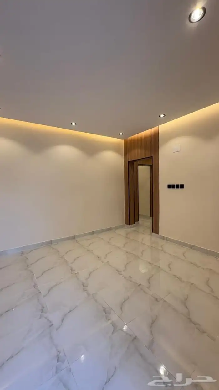 شقه ملحق مكونه من 6غرف وصاله وسيعه للبيع وسطح 4