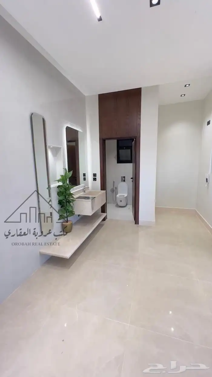 للبيع فيلا نص ارض دورين وسطح تمليك تبوك حي الفلاح 19