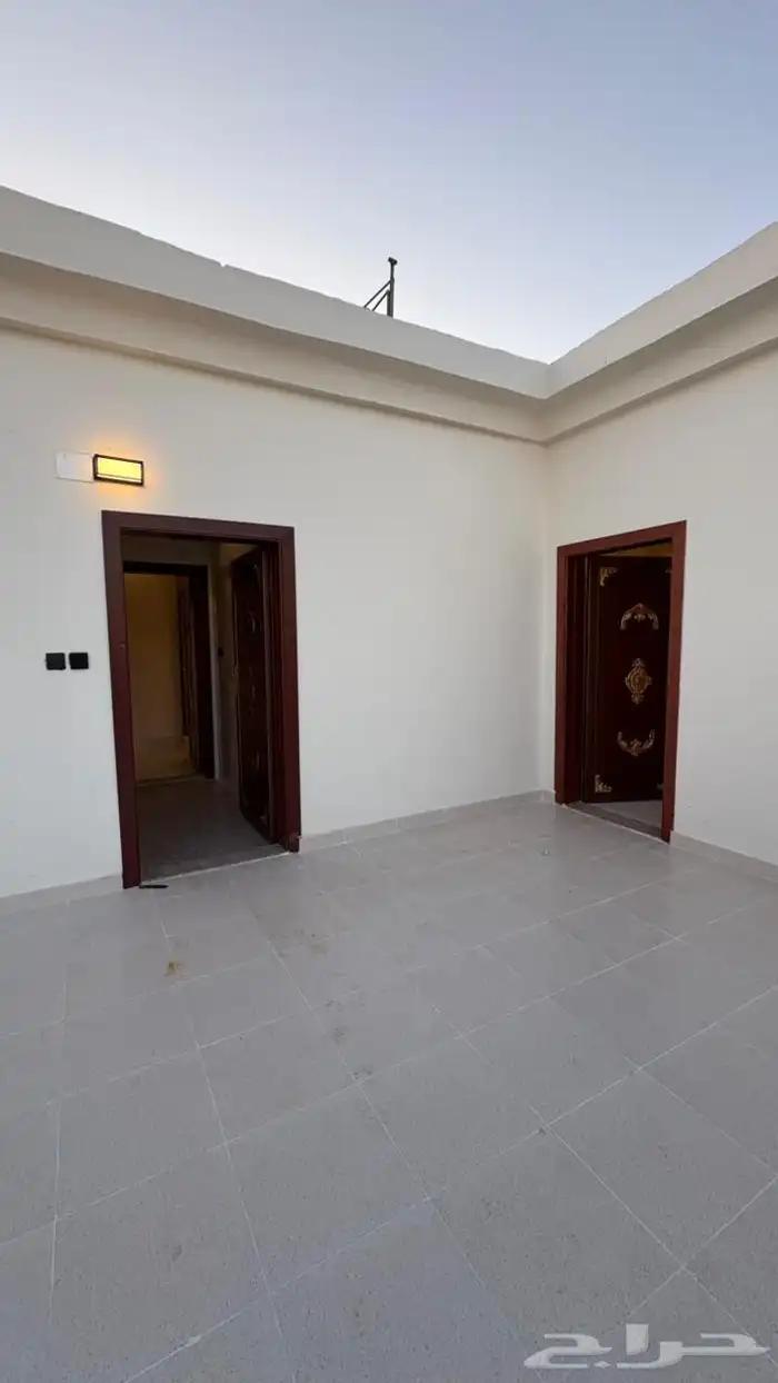 شقه ملحق مكونه من 6غرف وصاله وسيعه للبيع وسطح 9