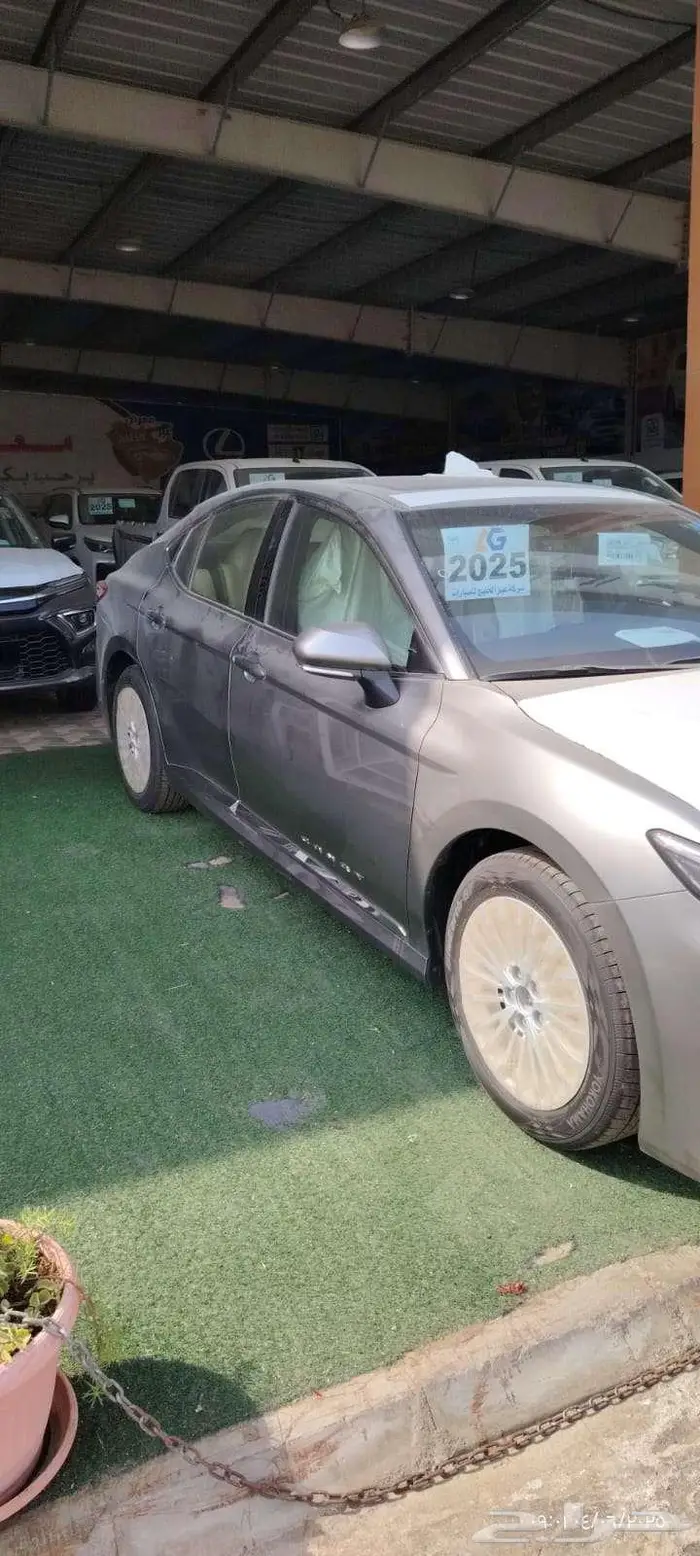 تويوتا كامري بنزين LE لون اسود سعودي موديل 2025 1