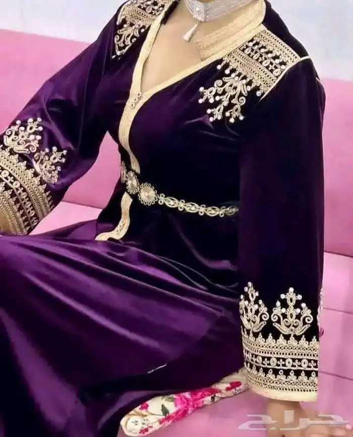 مصمم تطريز عبايات لوحات  طقم بيبي  وشاح تخرج شعار 3