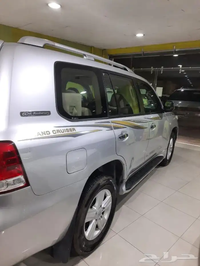 لاندكروزر 2011 ستين عام V8 3