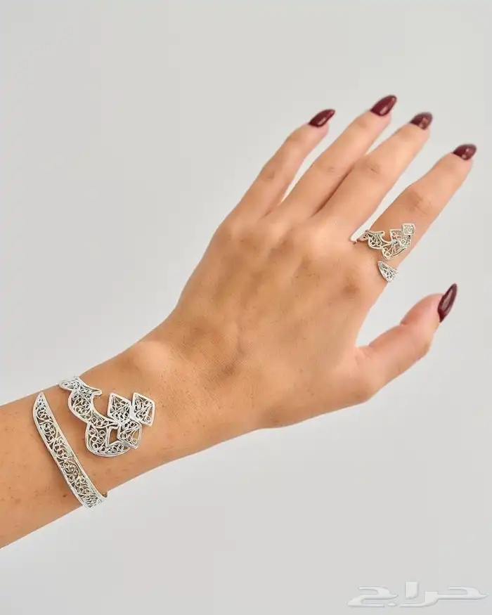 الشكل الجديد  اهدي من تحب طقم نسائي بتصميم حديث . 3