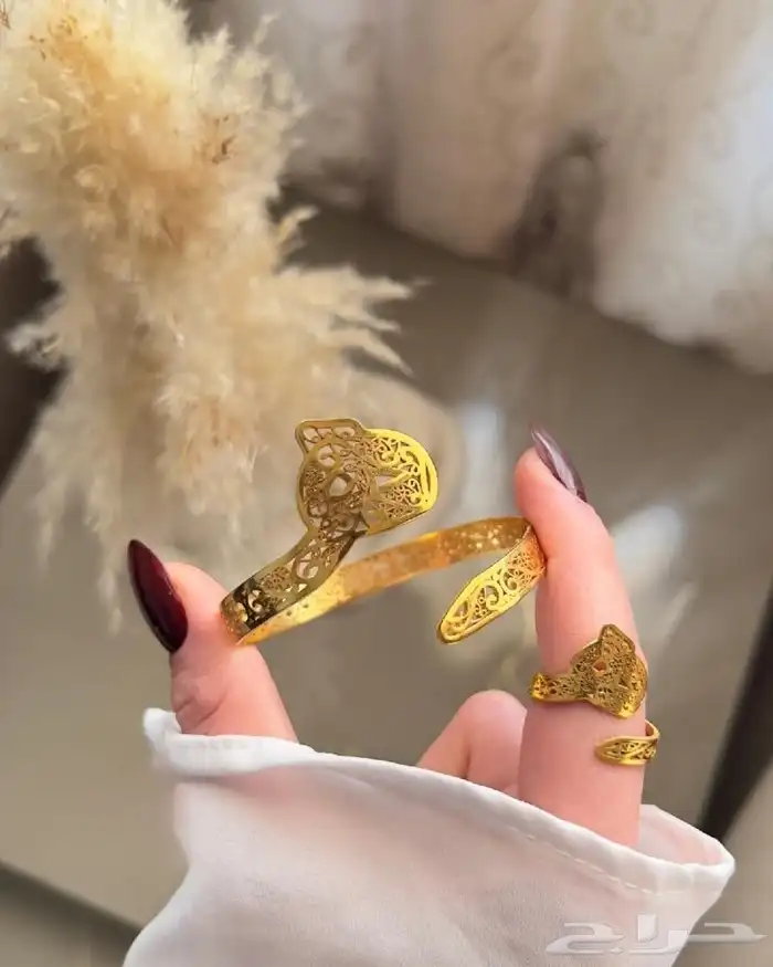 الشكل الجديد  اهدي من تحب طقم نسائي بتصميم حديث . 1