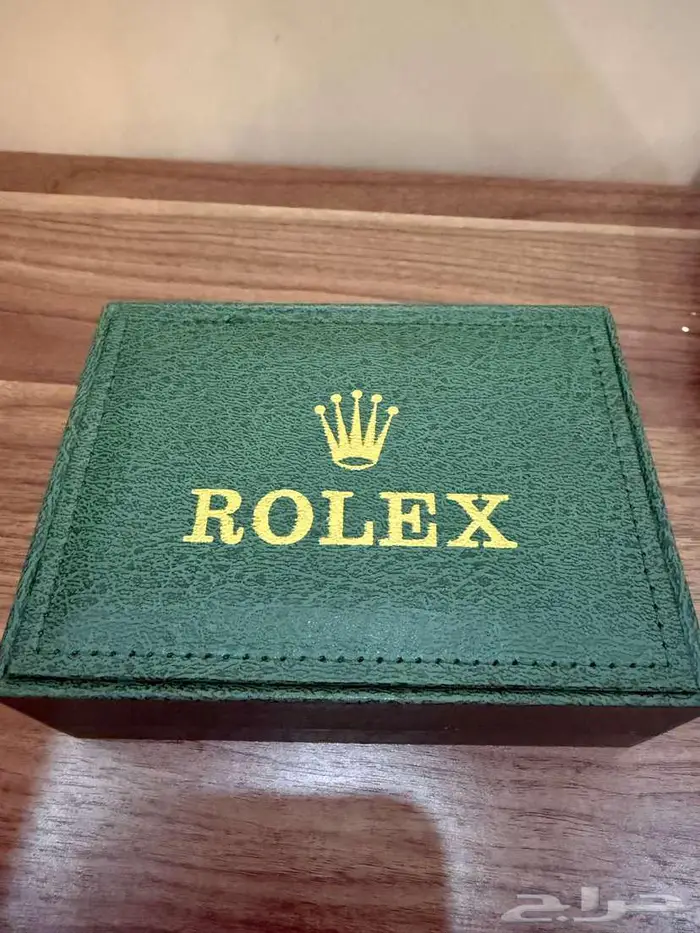 هذه ساعة رولكس ديت جست ذهبية اللون في صندوقها 0