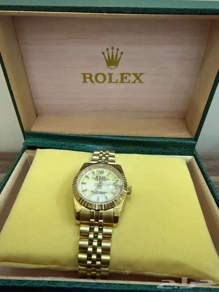 هذه ساعة رولكس ديت جست ذهبية اللون في صندوقها 1