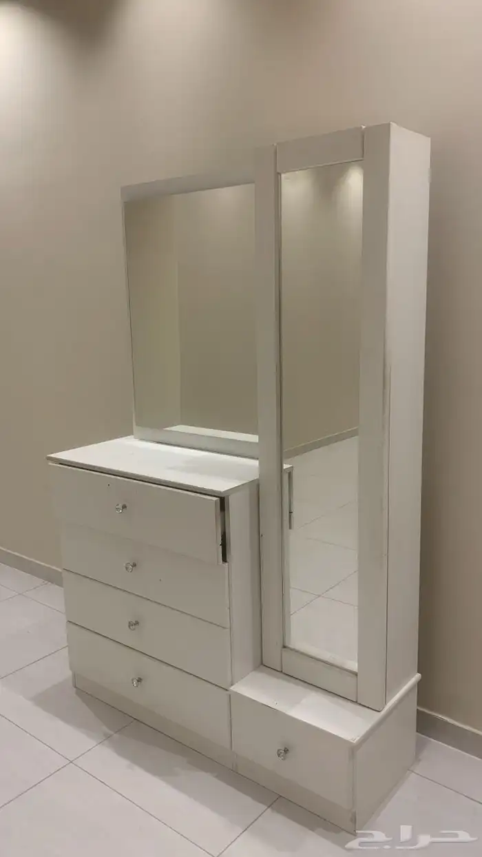 تسريحه مع ادراج و مرايا للبع 0