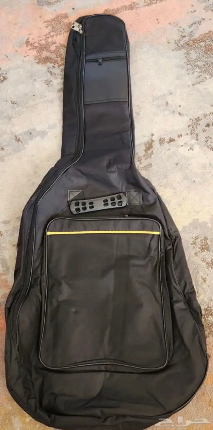 للبيع قيتار ياماها سي 40 مستخدم ما استعمله كثير نظيف 1