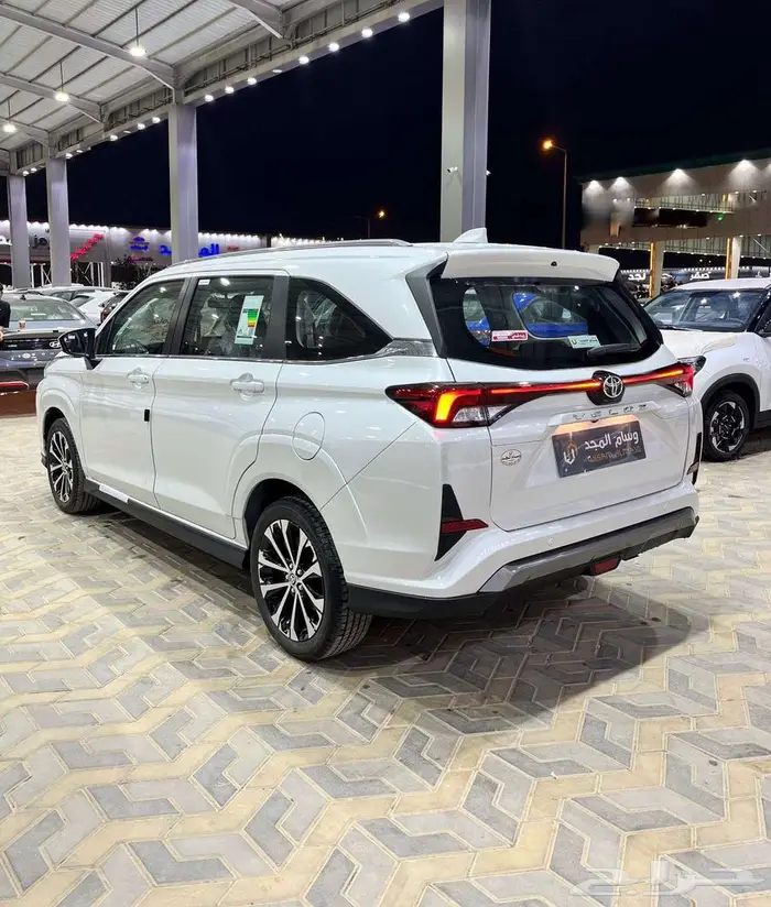 تويوتا فيلوز GLX موديل 2025 4