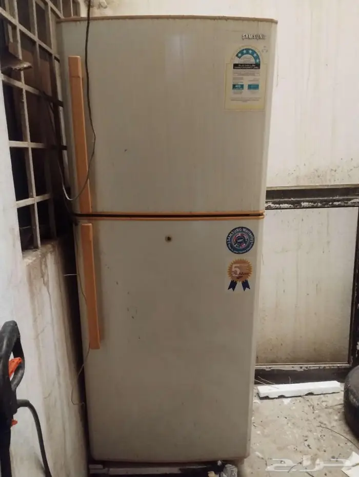 ثلاجة كبيره على الشرط 0