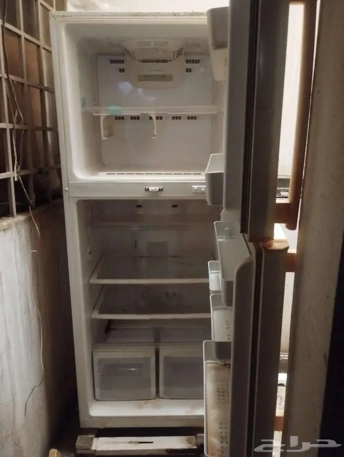 ثلاجة كبيره على الشرط 1