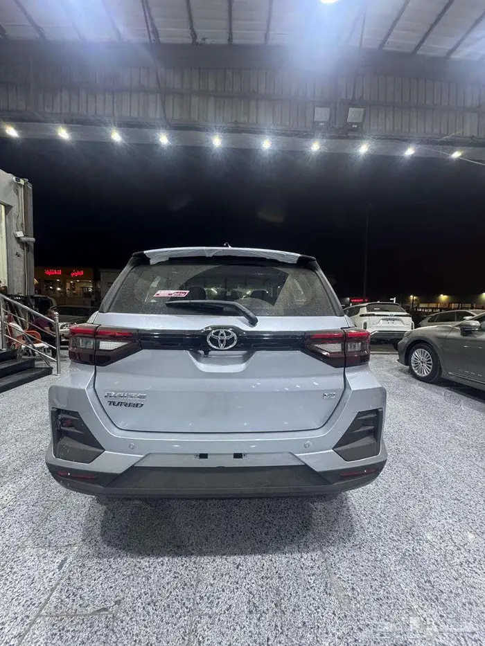 تويوتا رايز ليمتد 1000 cc فضى -اسود موديل 2026 4