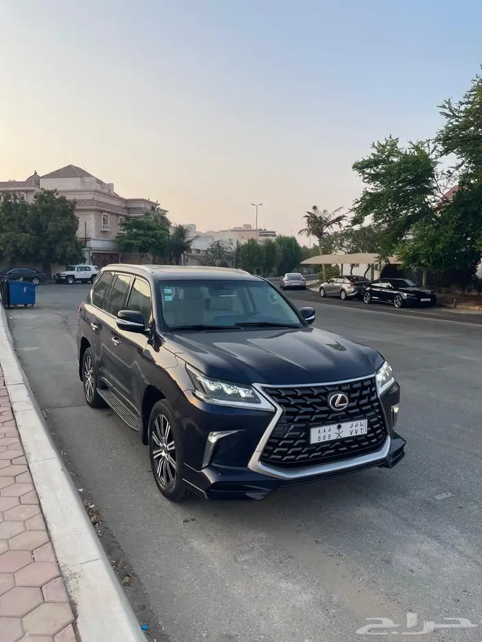 جيب لكزس 2017 كحلي عداد قليل 3