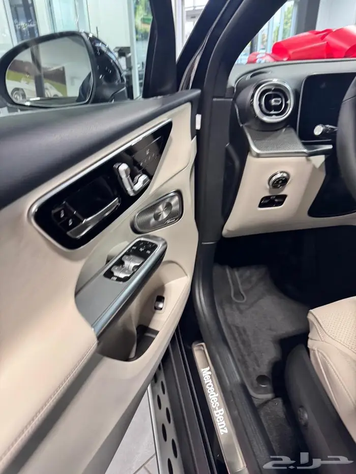للبيع مرسيدس 2026 GLC300 ((اصفار)) 5