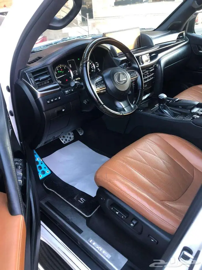 جيب لكزس LX 570 سعودي بلاك اديشن 2021 أبيض داخل جملي 3