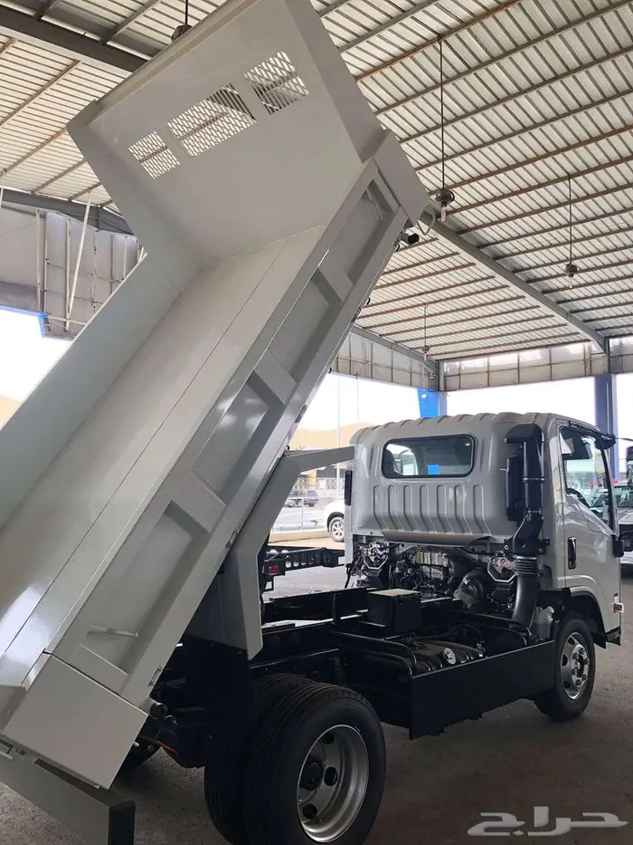 ايسوزو قلاب 5 طن موديل 2025 م يابانى 2