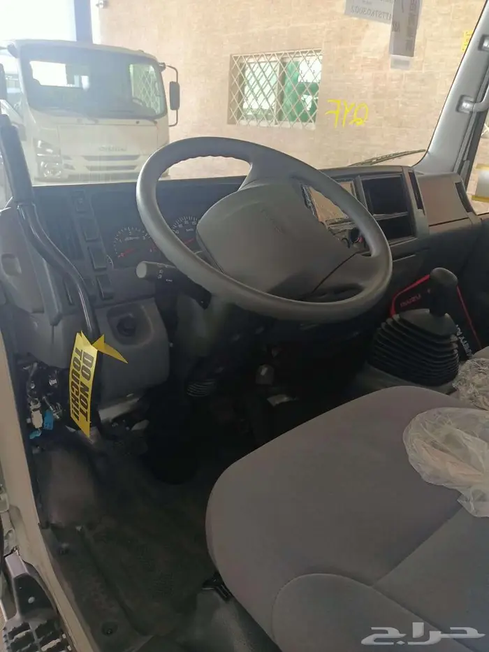 ايسوزو قلاب 3 طن يابانى موديل 2025 م 1