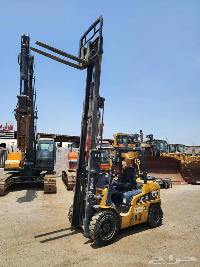 تم البيع رافعه كتربلر 3طن موديل 2012 معرض رواد المعدات 4