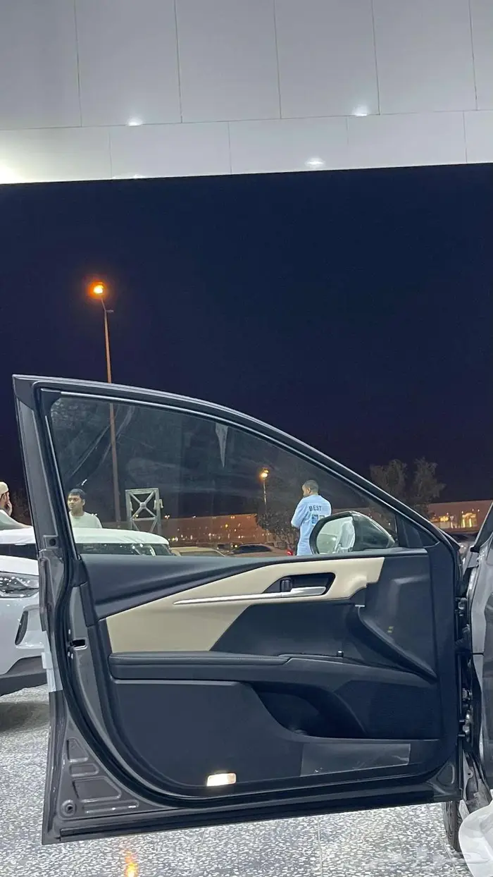 تويوتا كامري LE هايبرد موديل 2025 4